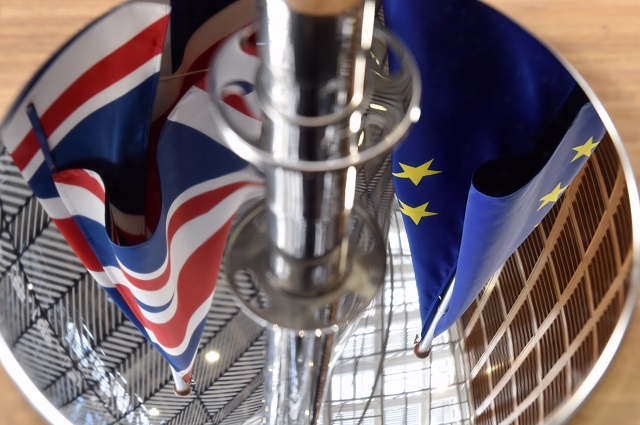 EU_GB_flags_CommissionAV.jpg