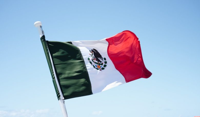 Liehuva Meksikon lippu