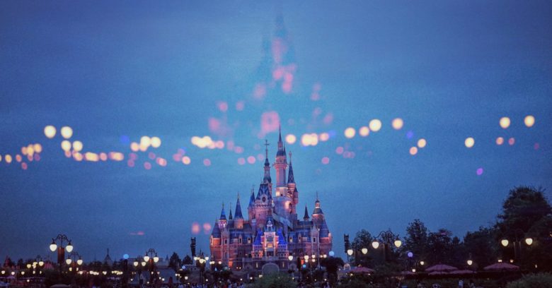 Disneyn linna illalla