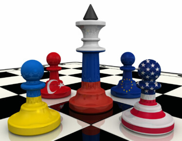 Venäjä, EU, Kiina, USA shakkilaudan nappuloina