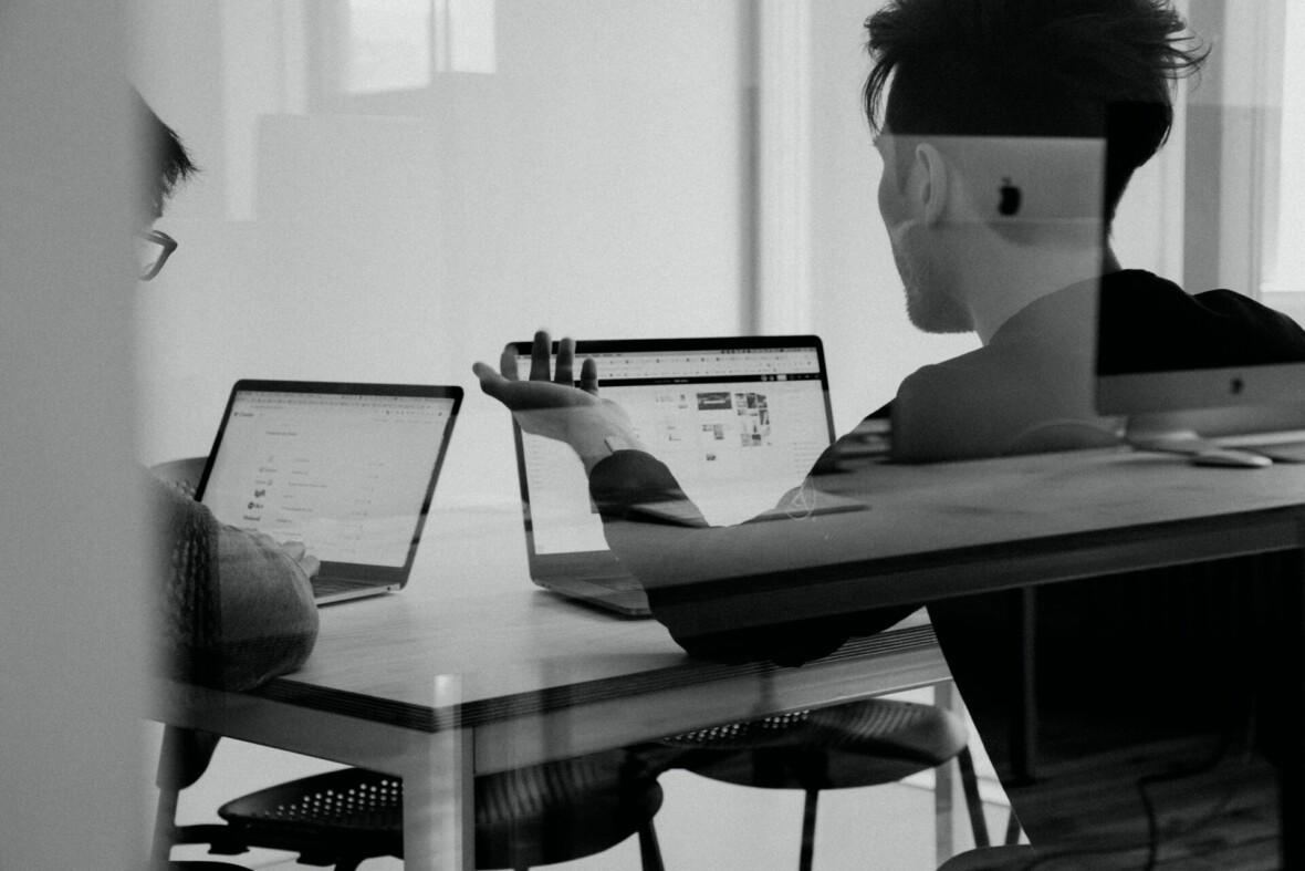 People working.