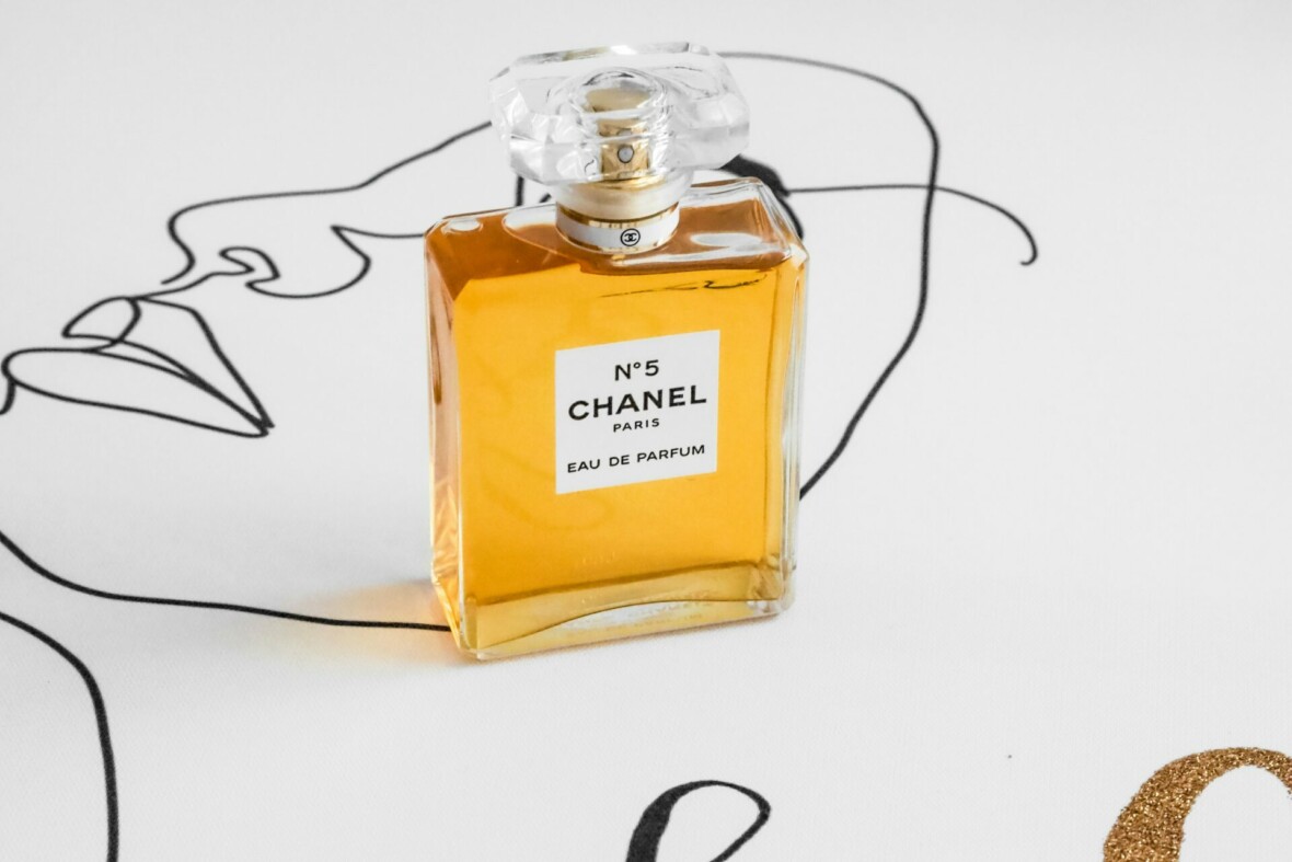 Chanel No. 5 -hajuvesipullo.