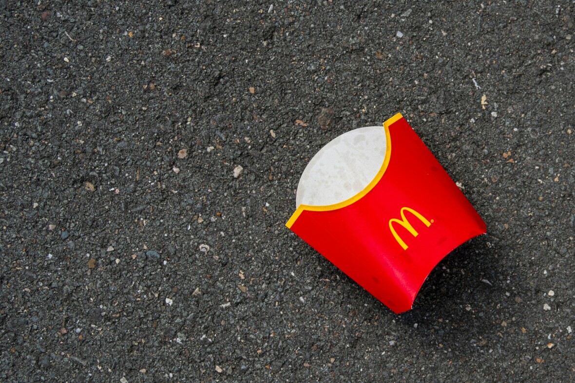 McDonald'sin ranskalaislaatikko maassa.
