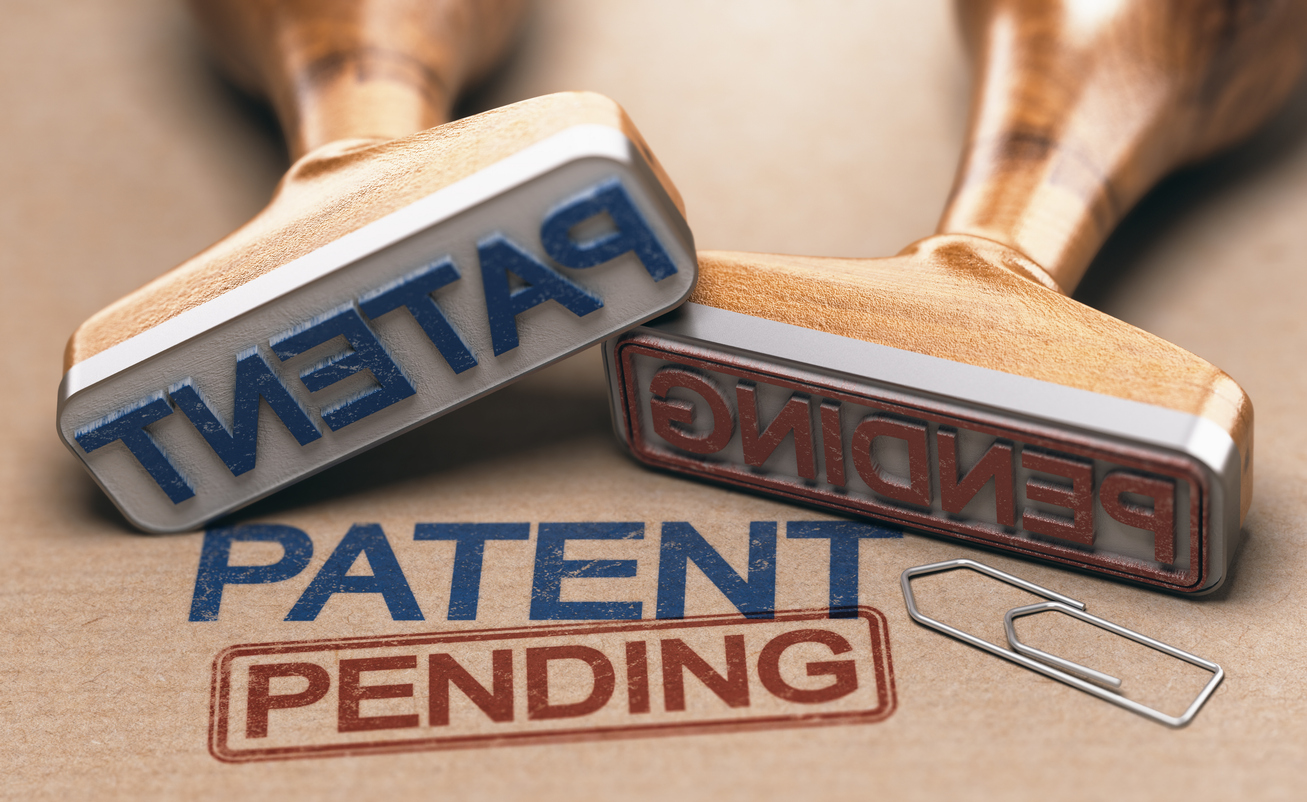 kaksi leimasinta, joissa tekstit "patent" ja "pending"