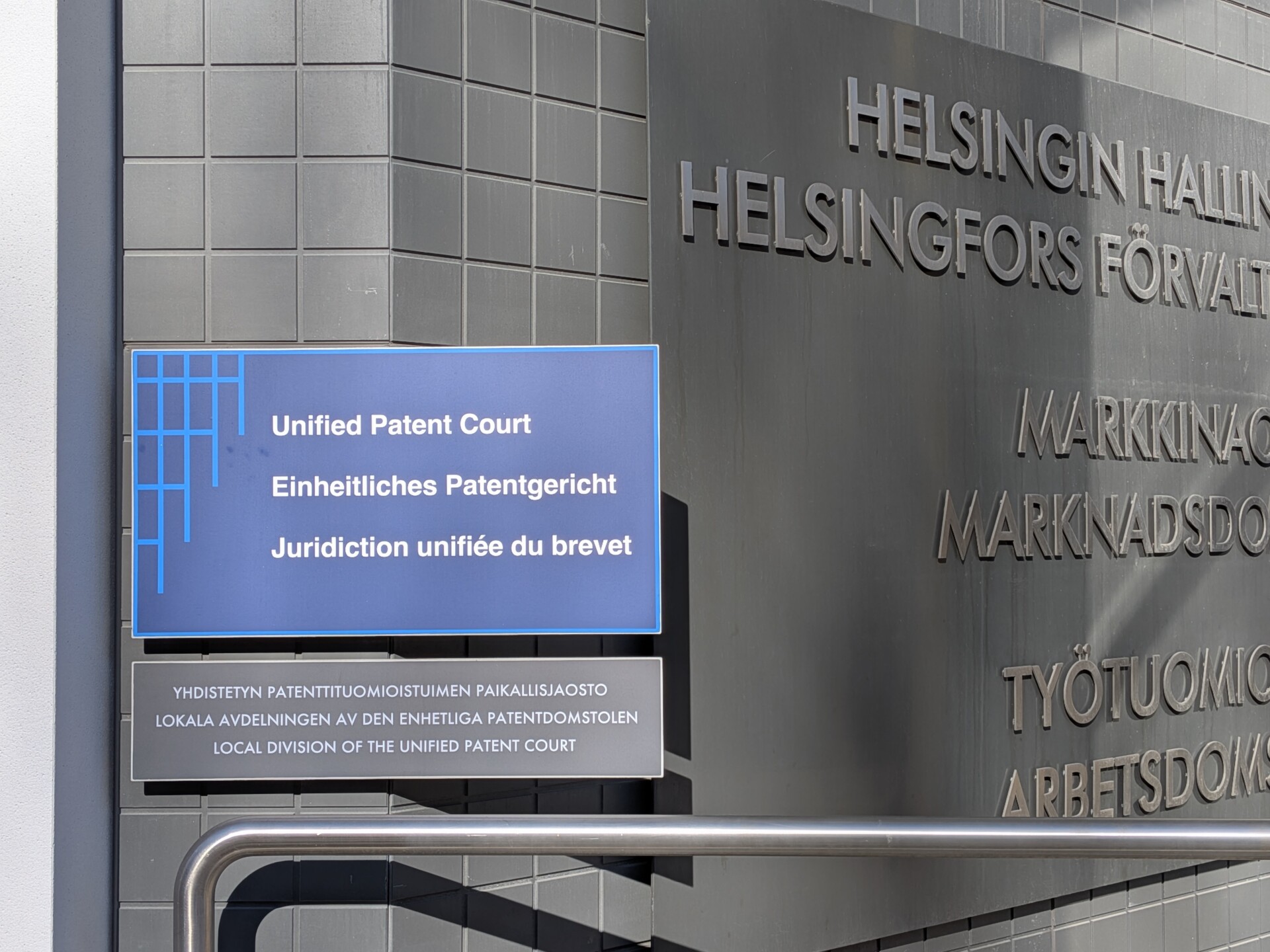 Kuva UPC:n Helsingin paikallisjaoston kyltistä