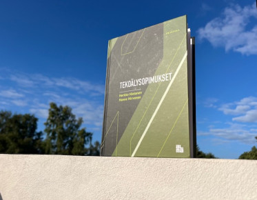 Tekoälysopimukset-kirjan kansi.